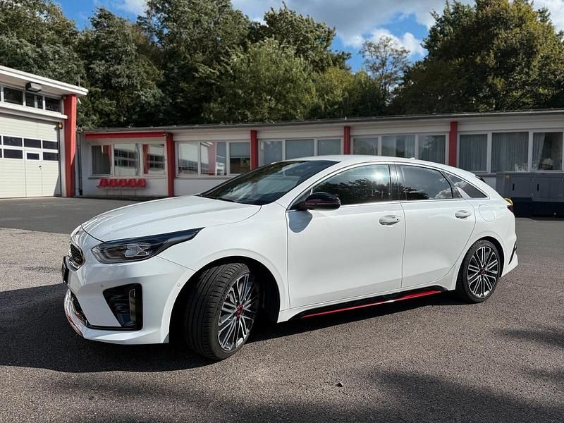 Weiß Gebraucht 2021 Kia ProCeed Kleinwagen | 23.490 € (Guter Preis) - Bild 1/4