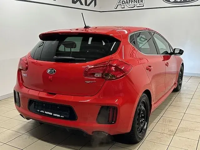 Usado Kia Ceed GT-Track 204 CV (150 kW) 2015 Rojo Utilitario