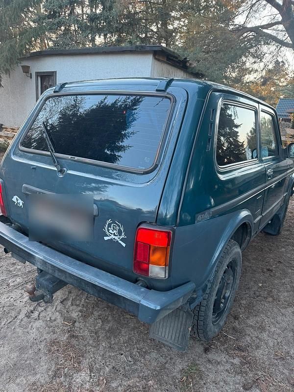 Gebraucht Lada niva 82 PS (60 kW) 2010 Grün SUV