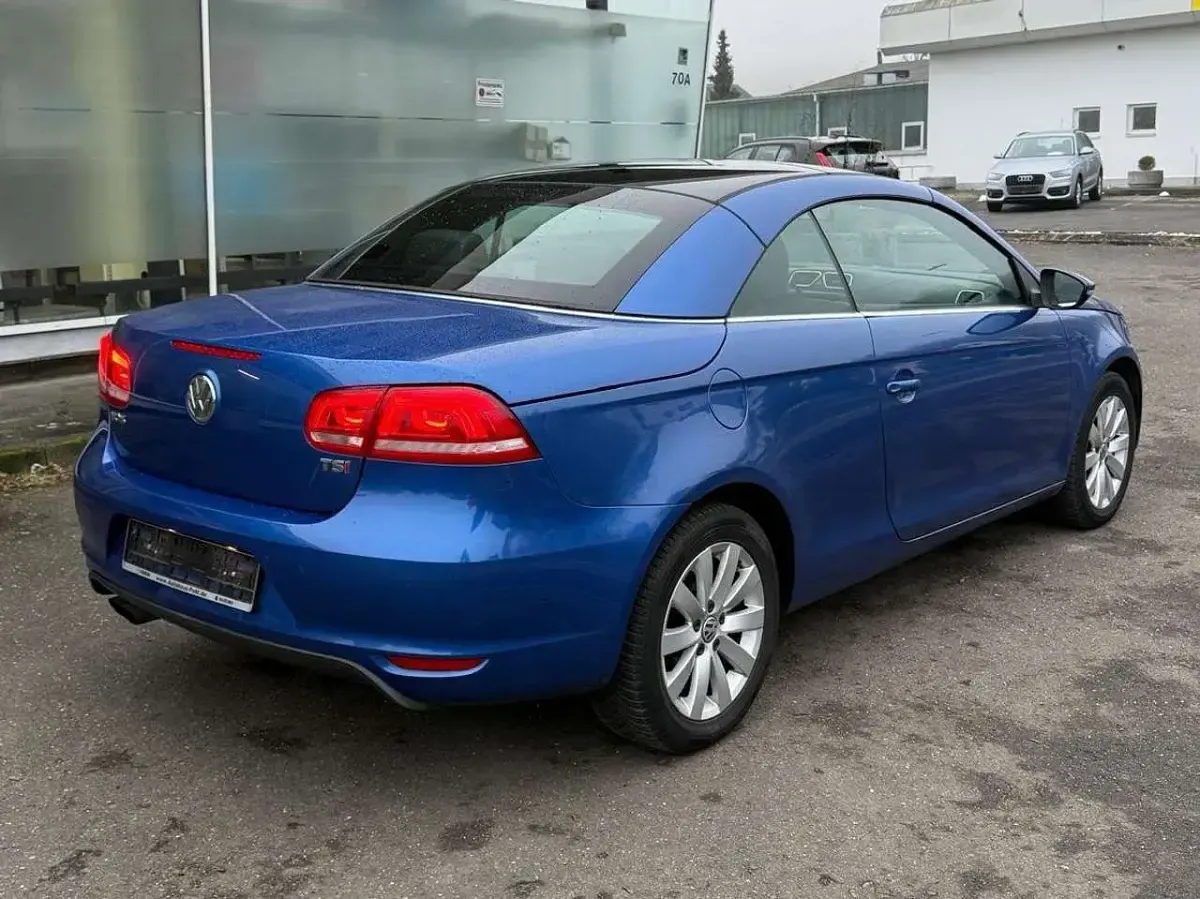 Gebraucht VW Eos 122 PS (89 kW) 2013 Blau Cabrio