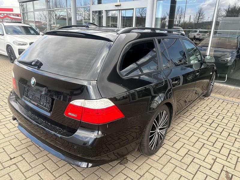Gebraucht BMW 520 177 PS (130 kW) 2009 Black sapphire metallic Kombi