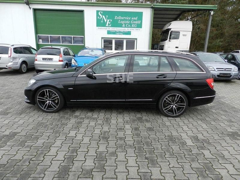 Gebraucht Mercedes C220 Elegance 170 PS (125 kW) 2012 Schwarz Limousine