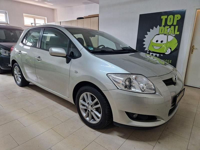 Silber Gebraucht 2010 Toyota Auris Life Limousine | 6.999 € (Etwas zu teuer) - Bild 1/4