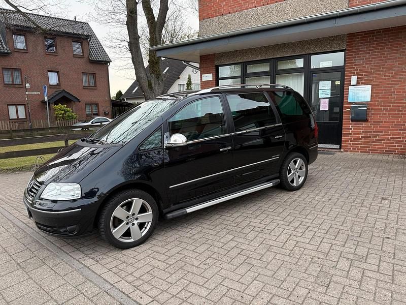 Second-hand VW Sharan 140 CP (102 kW) 2009 Negru Monovolum