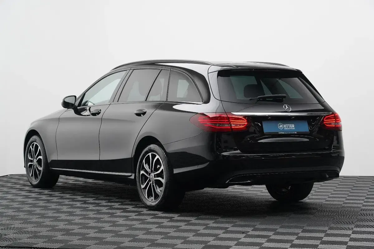 Gebraucht Mercedes C200 Avantgarde 160 PS (117 kW) 2021 Schwarz Kombi