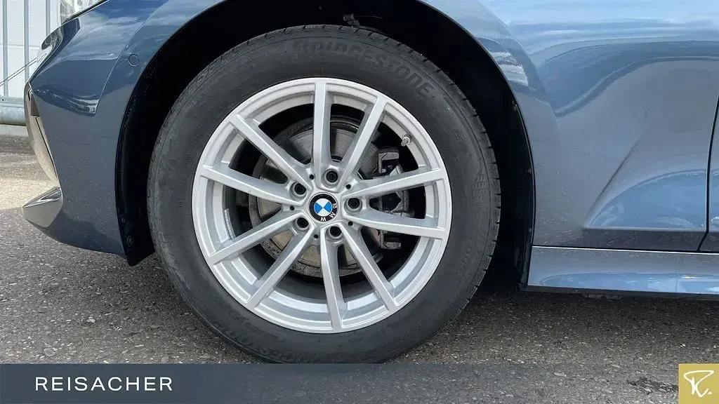 Gebraucht BMW 318 Comfort Edition 150 PS (110 kW) 2025 Arctic race blue metallic Limousine
