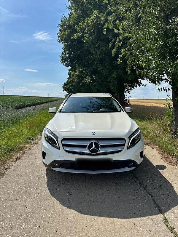 Gebraucht Mercedes GLA200 156 PS (114 kW) 2014 Weiß SUV