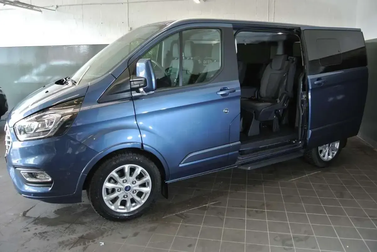 Gebraucht Ford Tourneo Custom Titanium 150 PS (110 kW) 2023 Blau Van