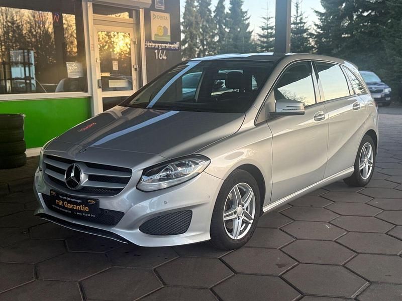 Silber Gebraucht 2015 Mercedes B200 Van / Kleinbus | 11.990 € (Guter Preis) - Bild 1/3