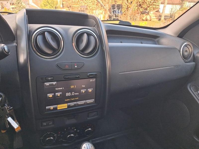 Gebraucht Dacia Duster Celebration 125 PS (91 kW) 2015 Grün SUV