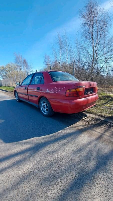 Gebraucht Mitsubishi Carisma 120 PS (88 kW) 1999 Rot Limousine