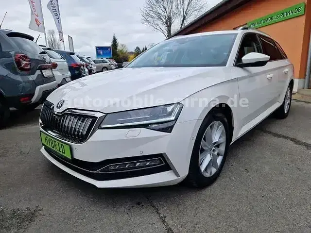 Używany Skoda Superb 156 KM (114 kW) 2020 Biały Kombi