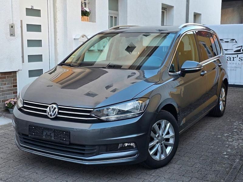 Grau Gebraucht 2018 VW Touran Highline Van / Kleinbus | 15.590 € (Superpreis) - Bild 1/4