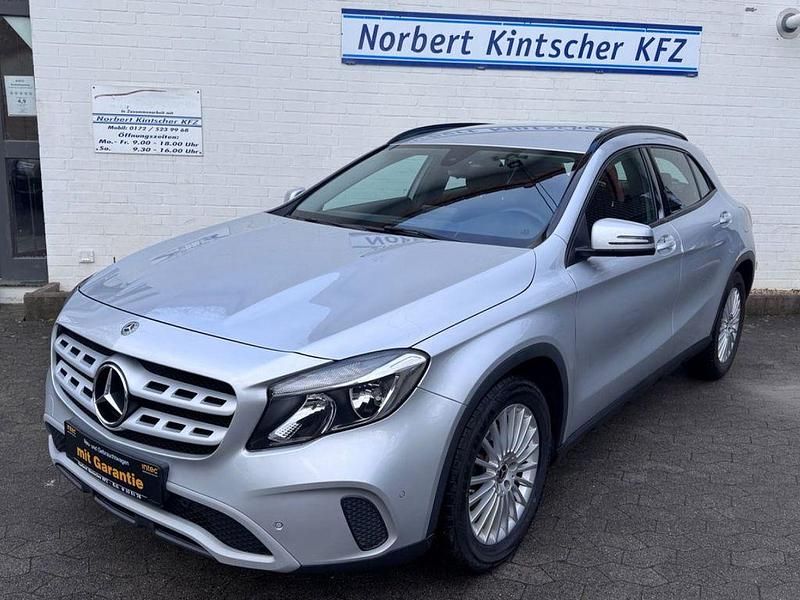 Silber Gebraucht 2019 Mercedes GLA180 SUV | 16.900 € - Bild 1/4
