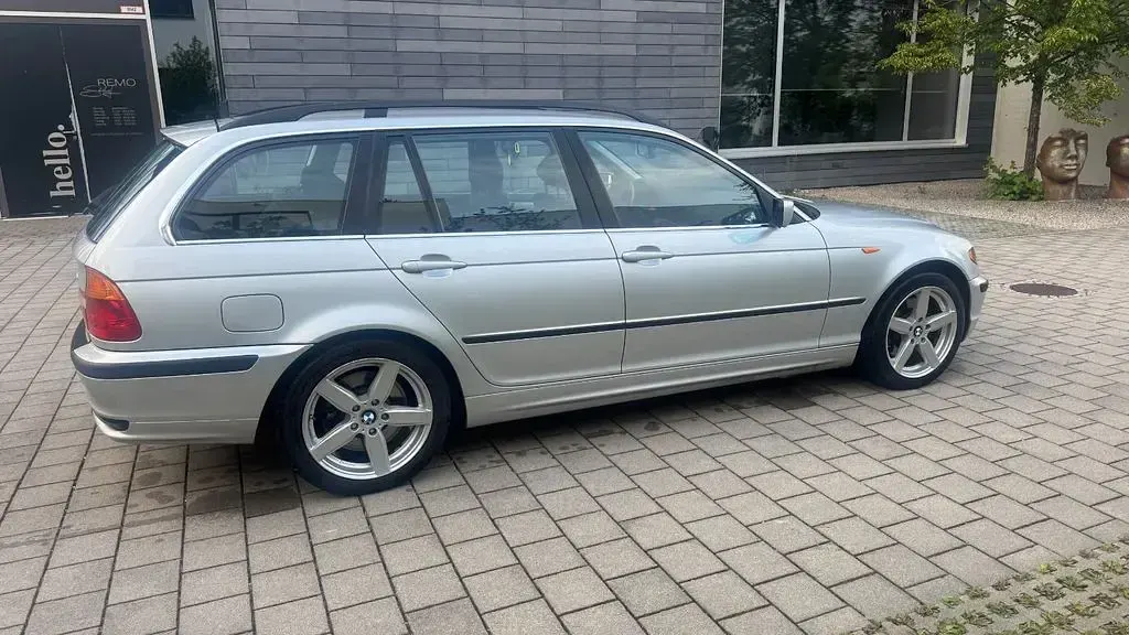 Gebraucht BMW 330 184 PS (135 kW) 2001 Titansilber Kombi