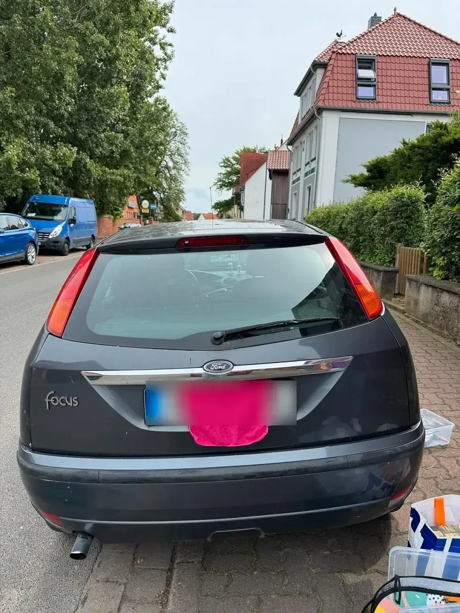 Gebraucht Ford Focus 100 PS (73 kW) 2003 Grau Limousine