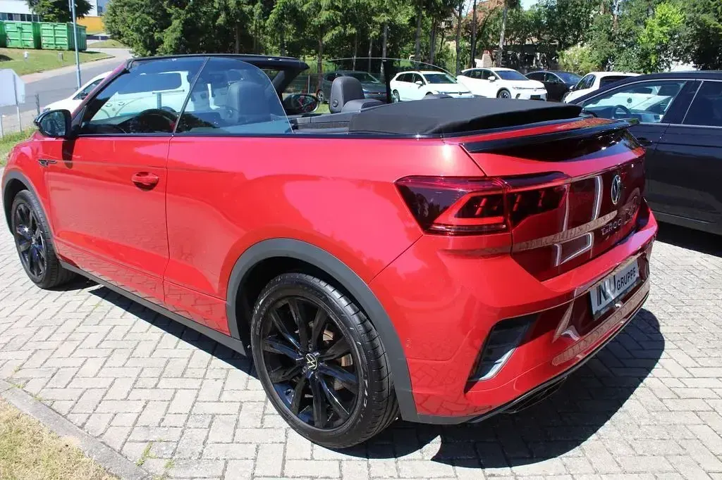 Gebraucht VW T-Roc Cabriolet R-line 150 PS (110 kW) 2023 Kings red schwarz (metallic) Cabrio