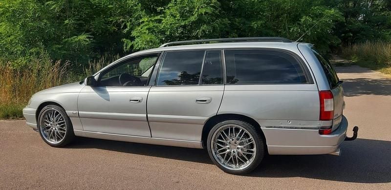 Gebraucht Opel Omega 211 PS (155 kW) 2000 Silber Kombi