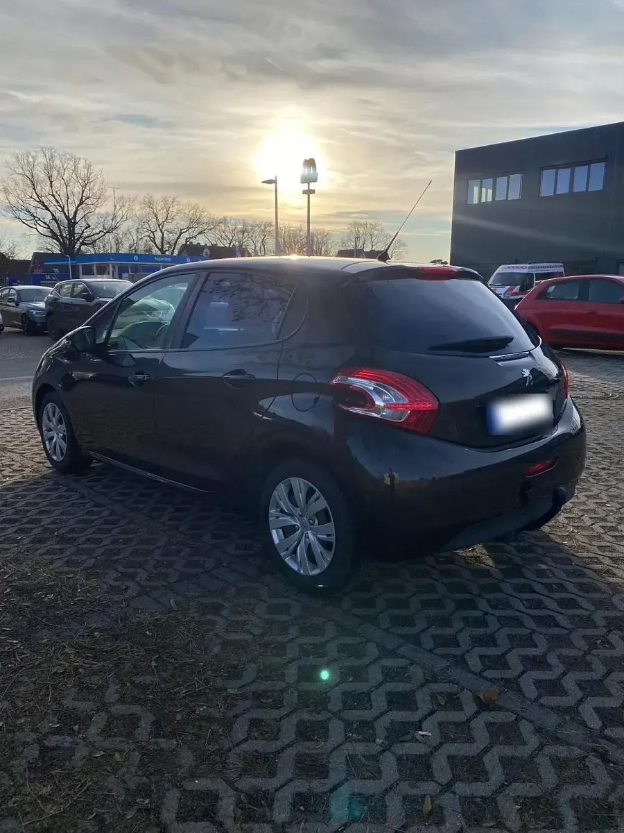 Gebraucht Peugeot 208 Active 95 PS (69 kW) 2012 Braun Kleinwagen