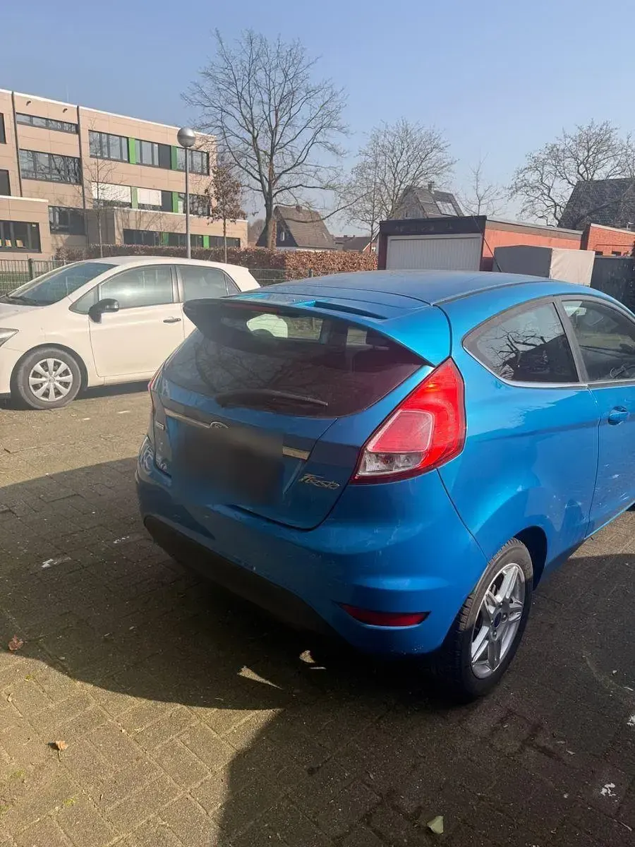 Używany Ford Fiesta Titanium 101 KM (74 kW) 2013 Niebieski Hatchback