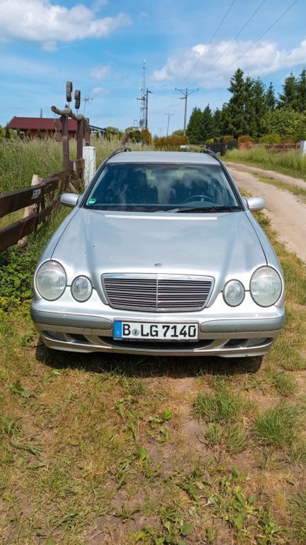 Silber Gebraucht 2002 Mercedes E200 Classic Kombi | 6.000 € (Teuer) - Bild 1/4