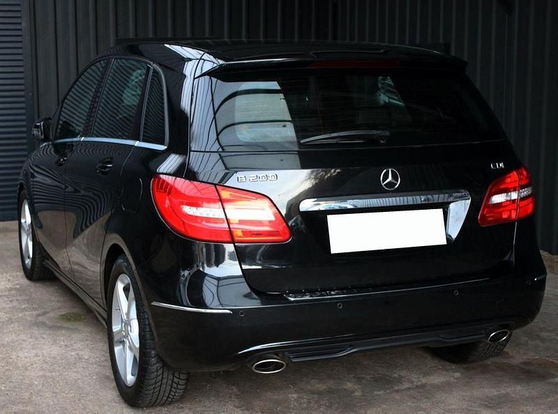 Gebraucht Mercedes B200 136 PS (100 kW) 2015 Schwarz Van / Kleinbus