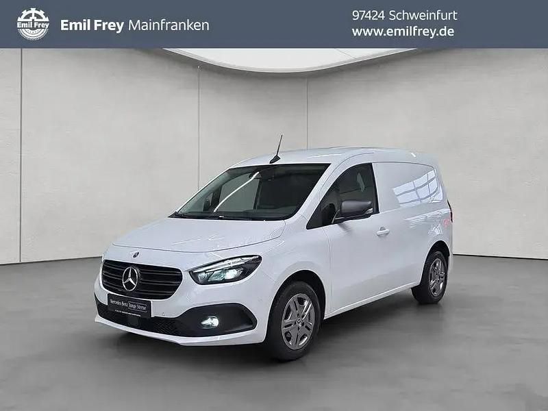 Weiß Gebraucht 2022 Mercedes Citan 112 Van | 17.731 € (Guter Preis) - Bild 1/4