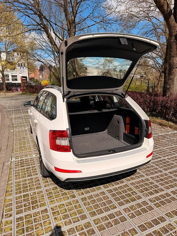 Gebraucht Skoda Octavia 110 PS (80 kW) 2016 Weiß Kleinwagen