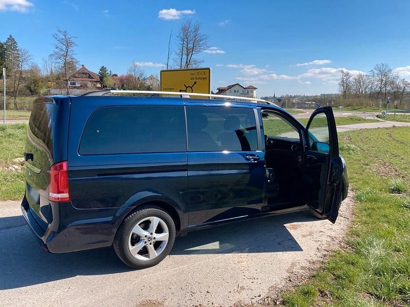 Gebraucht Mercedes V220 Edition 163 PS (119 kW) 2019 Blau Van / Kleinbus