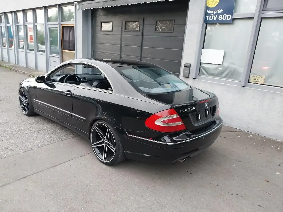 Gebraucht Mercedes CLK320 Avantgarde 218 PS (160 kW) 2002 Schwarz Coupé