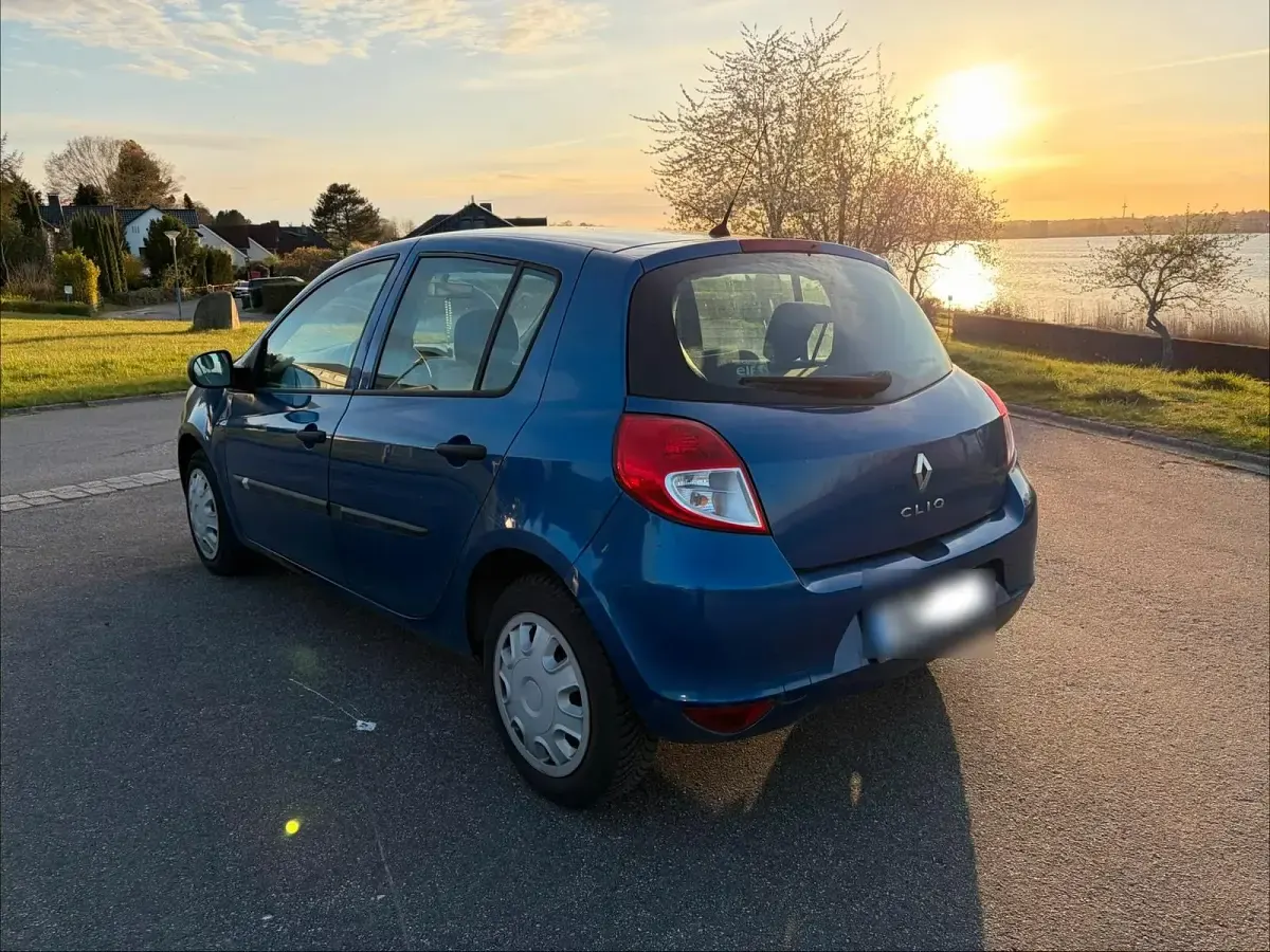 Gebraucht Renault Clio II 75 PS (55 kW) 2009 Blau Kleinwagen
