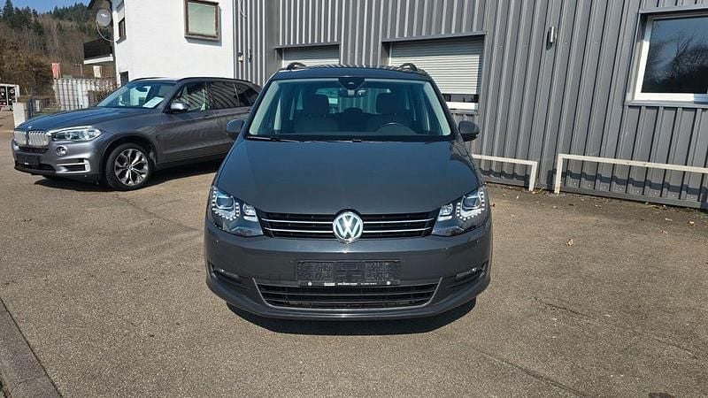 Gebraucht VW Sharan Comfortline 177 PS (130 kW) 2019 Grau Van / Kleinbus