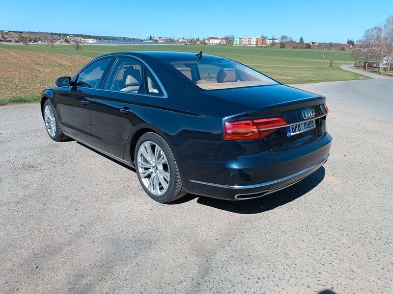 Second-hand Audi A8 385 CP (283 kW) 2014 Albastru Berlinǎ