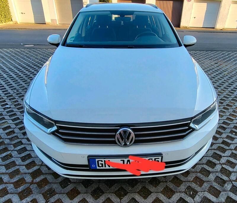 Weiß Gebraucht 2018 VW Passat Kombi | 13.800 € - Bild 1/4