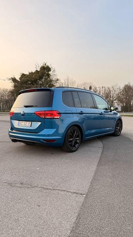 Gebraucht VW Touran Highline 150 PS (110 kW) 2016 Blau Van / Kleinbus