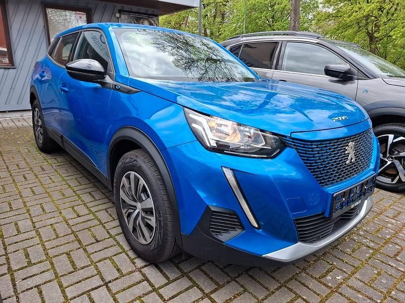 Gebraucht Peugeot e-2008 Active 100 kW (136 PS) 2022 Blau SUV