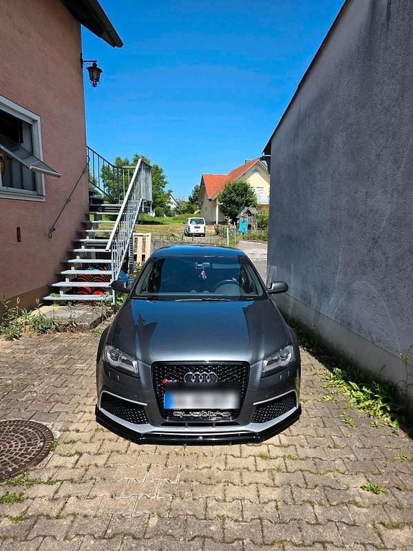 Grau Gebraucht 2011 Audi RS3 Design Limousine | 25.990 € (Guter Preis) - Bild 1/4