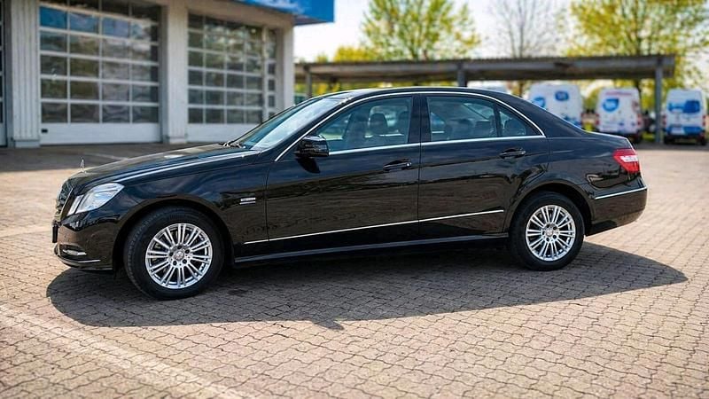 Second-hand Mercedes E250 204 CP (150 kW) 2010 Negru Berlinǎ
