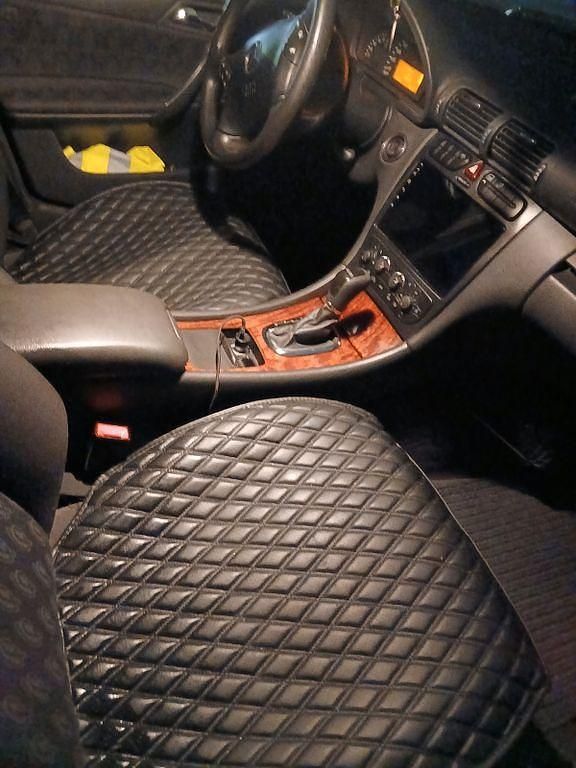 Gebraucht Mercedes 200 116 PS (85 kW) 2001 Silber Limousine