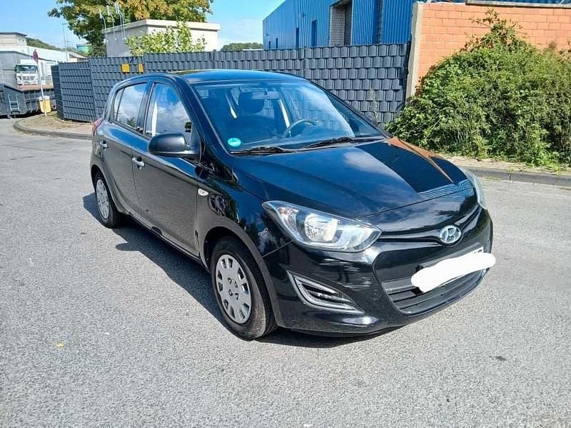 Schwarz Gebraucht 2013 Hyundai i20 Limousine | 3.200 € (Superpreis) - Bild 1/4