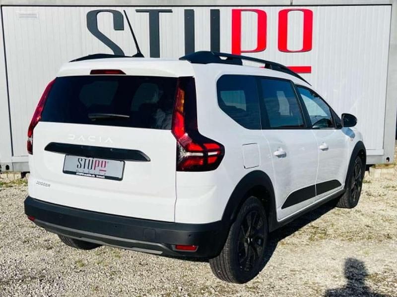 Gebraucht Dacia Jogger Expression 110 PS (80 kW) 2024 Weiß Van / Kleinbus