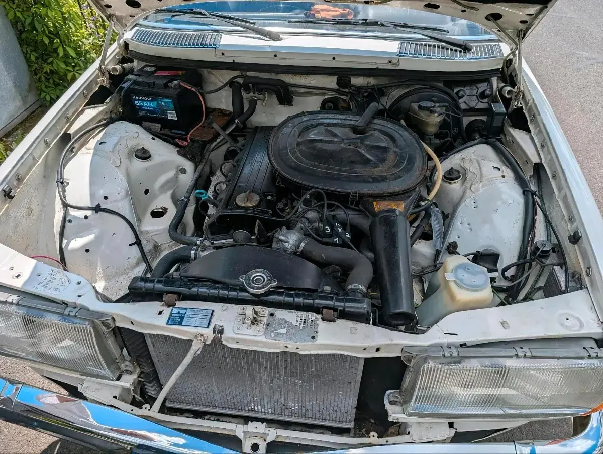 Gebraucht Mercedes 230 136 PS (100 kW) 1981 Weiß Coupé