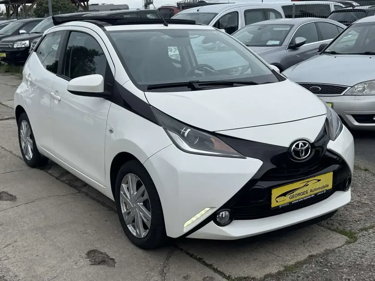 Gebraucht Toyota Aygo X-wave 69 PS (50 kW) 2015 Weiß Kleinwagen