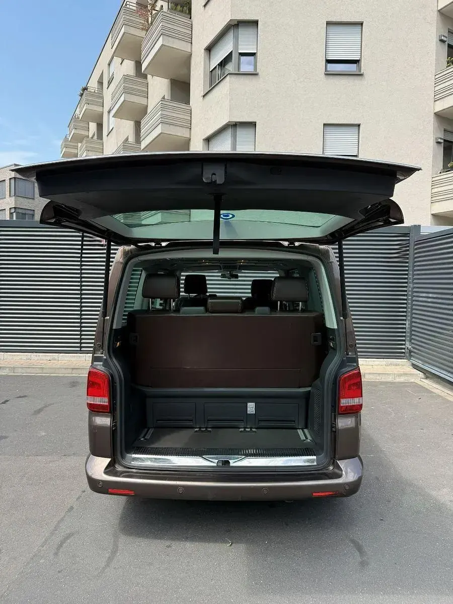 Gebraucht VW Multivan Highline 179 PS (131 kW) 2011 Braun Van / Kleinbus