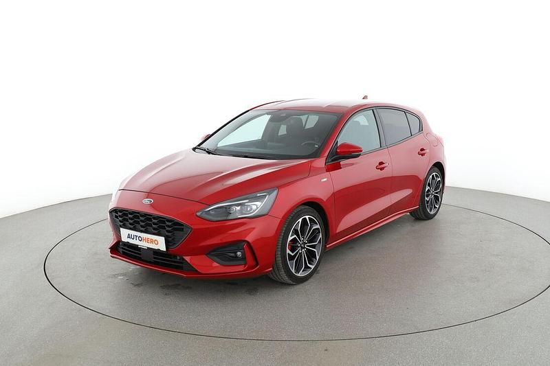 Rot Gebraucht 2021 Ford Focus ST-Line X Limousine | 20.450 € (Etwas zu teuer) - Bild 1/3