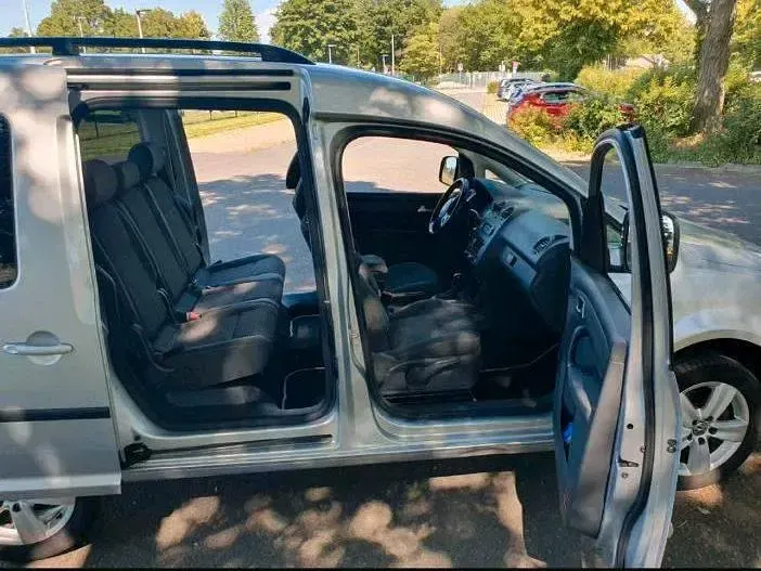 Gebraucht VW Caddy 105 PS (77 kW) 2010 Silber Van / Kleinbus
