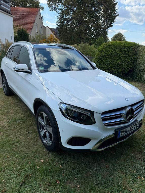 Weiß Gebraucht 2016 Mercedes GLC220 Exclusive SUV | 24.900 € (Guter Preis) - Bild 1/4