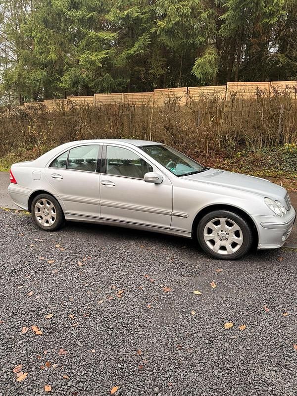 Gebraucht Mercedes C200 123 PS (90 kW) 2005 Silber Limousine