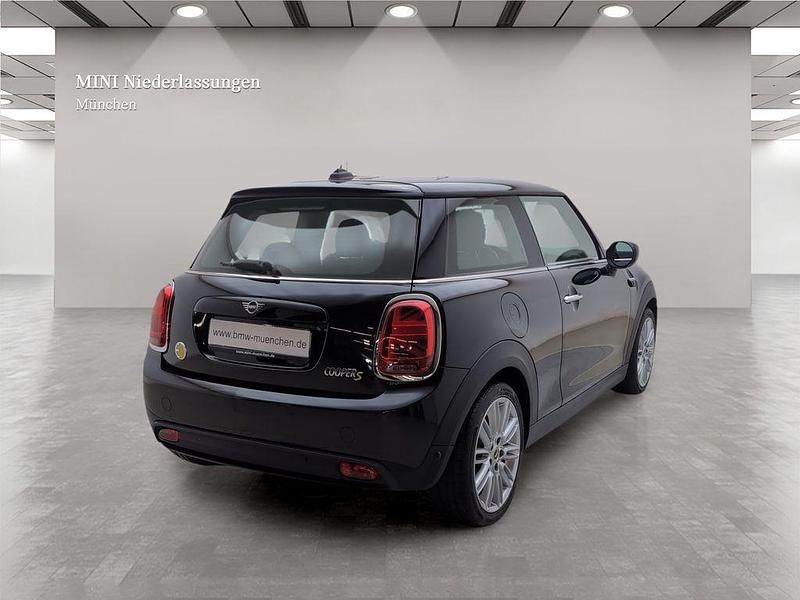 Gebraucht Mini Cooper SE 135 kW (184 PS) 2023 Schwarz Kleinwagen