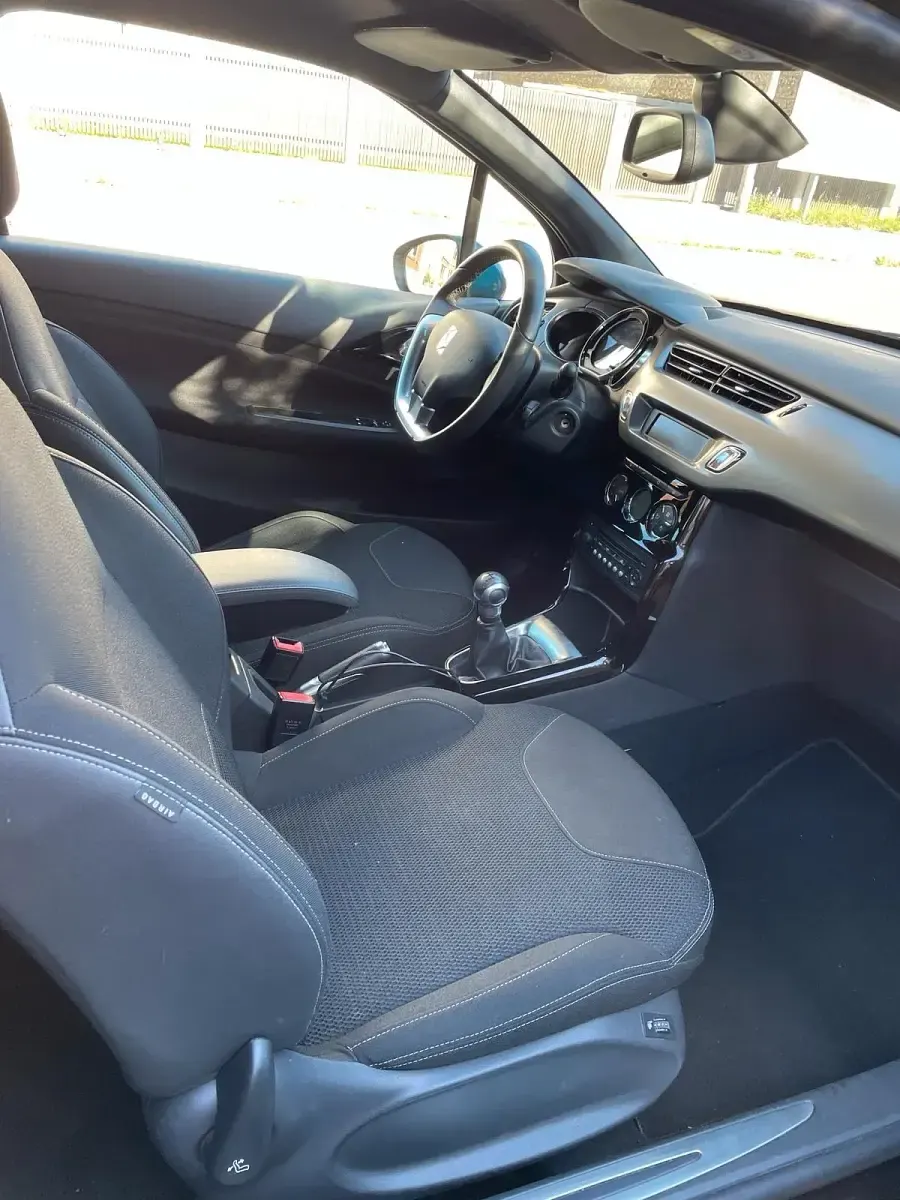 Gebraucht Citroën DS3 82 PS (60 kW) 2016 Schwarz Kleinwagen